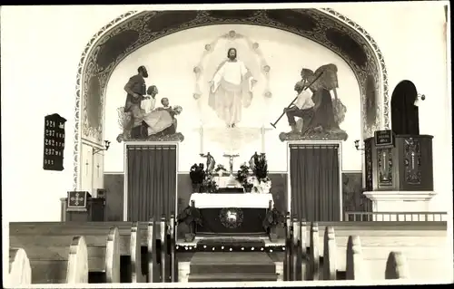 Foto Ak Zinnwald Georgenfeld Altenberg im Erzgebirge, Kapelle, Altar, Jesus Wandgemälde, Kanzel