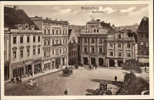 Ak Wałbrzych Waldenburg Schlesien, Marktplatz, Geschäfte, Kutschen