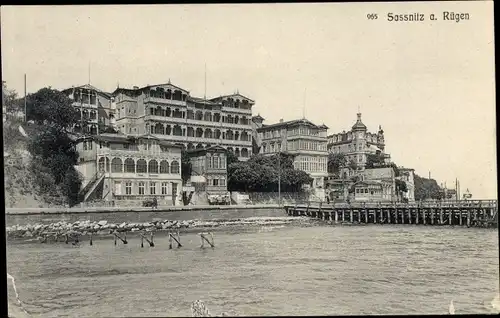 Ak Sassnitz auf Rügen, Blick vom Wasser zum Ort, Hotels