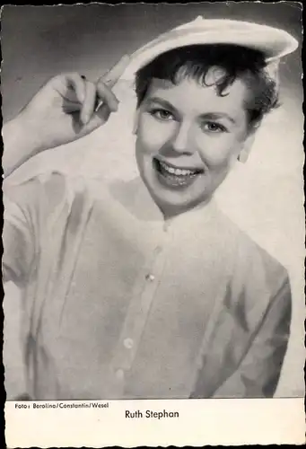 Ak Schauspielerin Ruth Stephan, Portrait mit Mütze