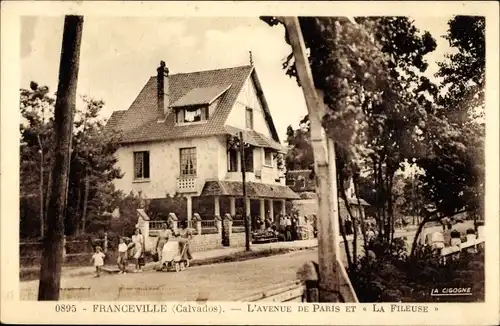 Ak Franceville Calvados, L'Avenue de Paris et La Fileuse
