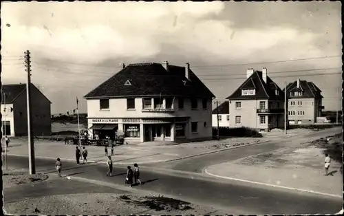 Ak Merville Franceville Plage Calvados, La Nouvelle Place Le Bazar