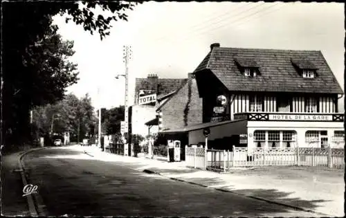 Ak Franceville Calvados, Hotel de la Gare et Route Nationale