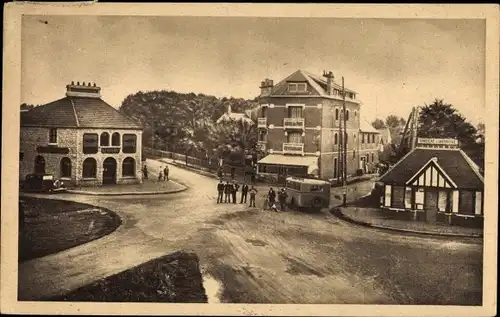 Ak Franceville Plage Calvados, La Place de la Gare des Cars