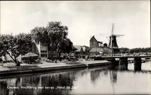 Ak Ommen Overijssel Niederlande, Vechtbrug met terras Hotel de Zon