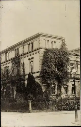 Foto Ak Karlsruhe in Baden Württemberg, Wohnhaus, Villa von der Straßenkreuzung gesehen