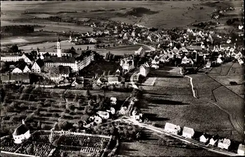 Ak Ochsenhausen in Baden Württemberg, Süden, Fliegeraufnahme