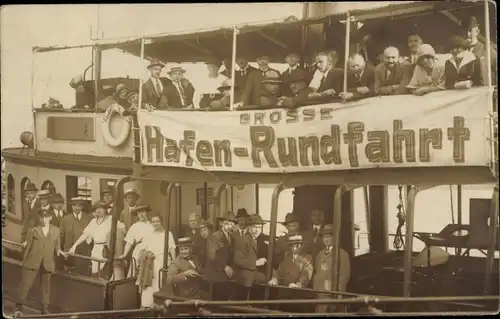 Foto Ak Hamburg, Große Hafenrundfahrt, Passagiere an Deck