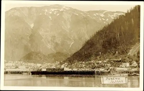 Ak Juneau Alaska USA, Blick auf den Ort, Berge