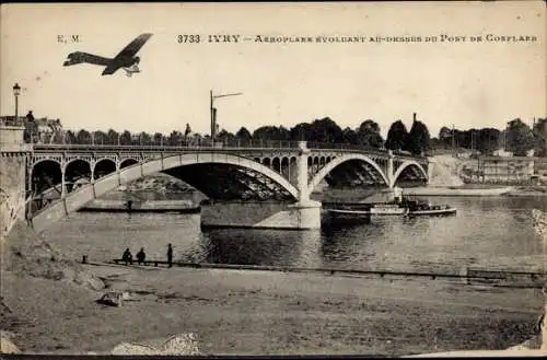 Ak Ivry sur Seine Val de Marne, Aeroplane evoluant au dessin du Pont de Conflans