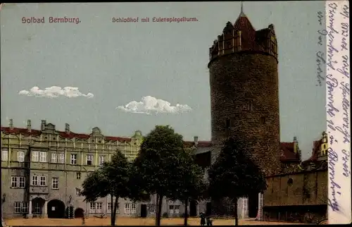 Ak Bernburg an der Saale, Schlosshof mit Eulenspiegelturm