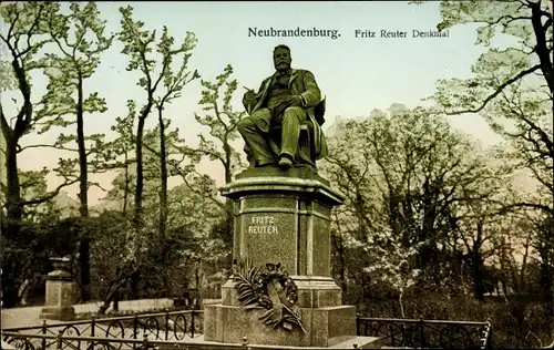 Ak Neubrandenburg in Mecklenburg, Fritz Reuter Denkmal