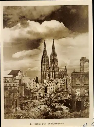 Ak Köln am Rhein, Dom im Trümmerfeld, Kriegszerstörungen, II WK