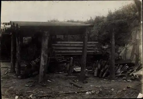 Foto Ak La Berlière Ardennes, Partie in einem Militärlager