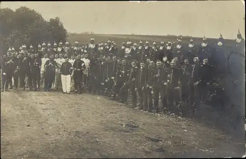 Foto Ak Französische Soldaten, Infanterie und Kavallerie, Dragoner, Gruppenaufnahme