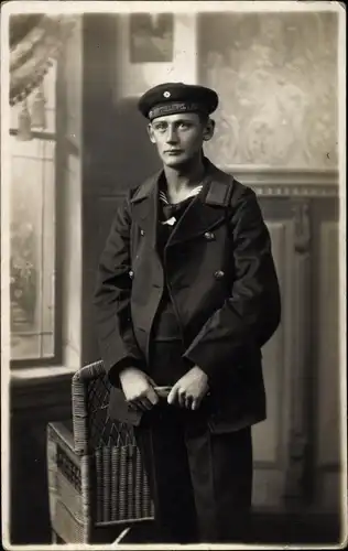 Foto Ak Deutscher Seemann in Uniform, Kaiserliche Marine