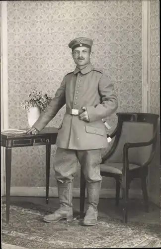 Foto Ak Deutscher Soldat, Kaiserreich, Standportrait, I WK