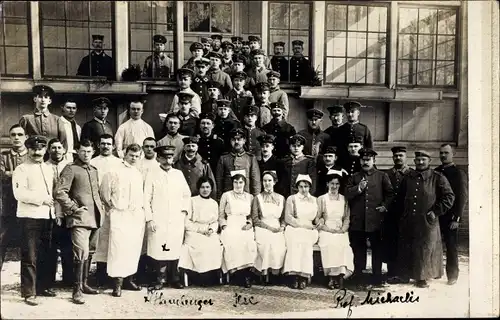 Foto Ak Berlin, Deutsche Soldaten und Krankenschwestern, Rotes Kreuz, Sanitäter, I WK
