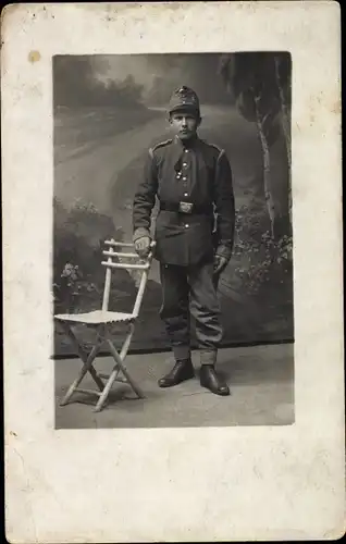 Foto Ak Soldat in Uniform, Standportrait