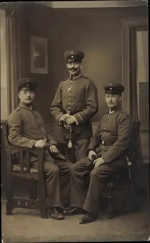 Foto Ak Drei deutsche Soldaten, Kaiserreich, Fotograf Honauer, Straßburg Elsass