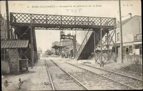 Ak Bois Colombes Hauts de Seine, Passerelle et Interieur de la Gare