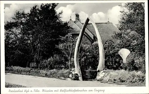 Ak Wyk auf Föhr Nordfriesland, Museum, Walfischkieferknochen