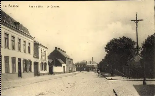 Ak La Bassée Nord, Rue de Lille, Le Calvaire, Straßenpartie, Kreuz