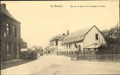 Ak La Bassée Nord, Rue de la Gare et le Passage a niveau