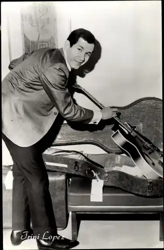 Ak Sänger Trini Lopez, Portrait, Gitarre