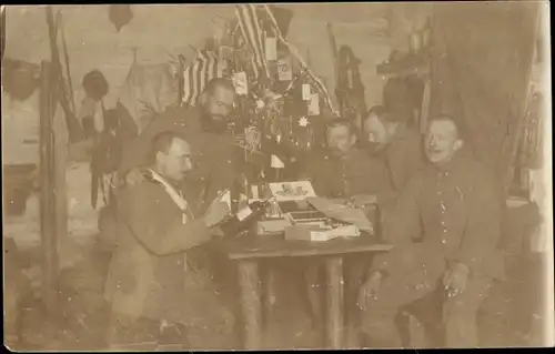 Foto Ak Deutsche Soldaten mit Paketen, Kaiserreich, I WK, 1915