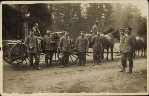 Foto Ak Deutsche Soldaten mit Fuhrwerken, Kaiserreich