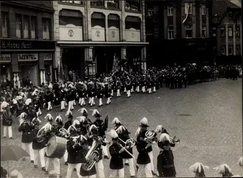 Foto Greiz in Thüringen, Schützenfest, Umzug, Festwagen, Musikkapelle, Trompete, Horn, Kaufhaus