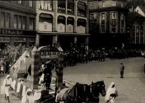 Foto Greiz in Thüringen, Schützenfest, Umzug, Festwagen Hotel des Pyramides, Kaufhaus