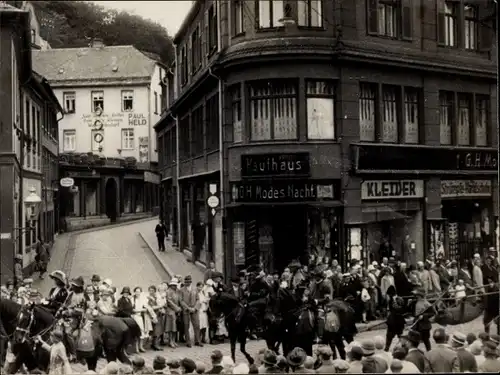 Foto Greiz in Thüringen, Schützenfest, Ernst Arnoldplatz, Umzug, Festwagen, Kaufhaus*, Autozubehör**