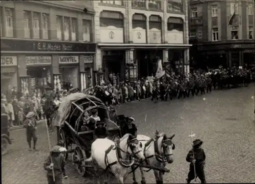 Foto Greiz in Thüringen, Schützenfest, Umzug, Festwagen, Planwagen, Kaufhaus