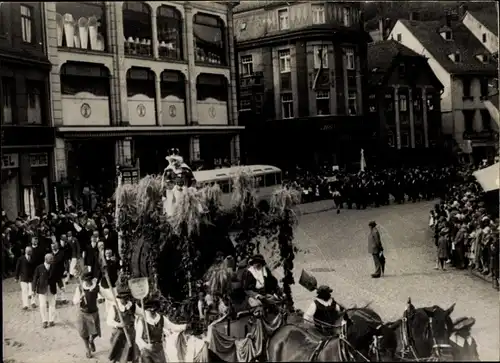 Foto Greiz in Thüringen, Schützenfest, Umzug, Festwagen, Weinfass