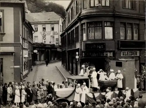 Foto Greiz Thüringen, Schützenfest, Ernst Arnoldplatz, Festwagen d Bäcker, Kaufhaus*, Autozubehör**