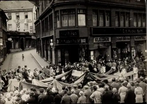 Foto Greiz in Thüringen, Schützenfest, Ernst Arnoldplatz, Umzug, Festwagen, Kaufhaus*, Autozubehör**