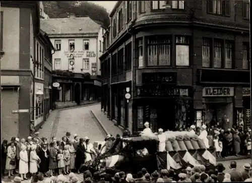 Foto Greiz Thüringen, Schützenfest, Ernst Arnoldplatz, Festwagen d Bäcker, Kaufhaus*, Autozubehör**