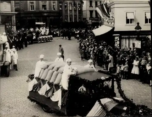 Foto Greiz in Thüringen, Schützenfest, Festwagen der Bäcker