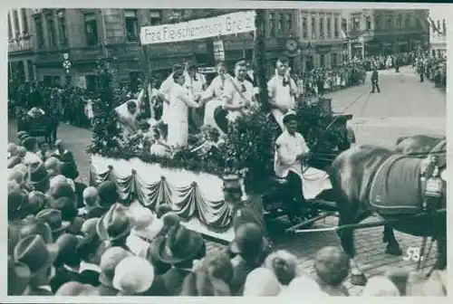 Foto Greiz in Thüringen, Schützenfest, Festwagen der Freien Fleischerinnung