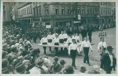 Foto Greiz in Thüringen, Schützenfest, Festzug der Schreiner, Geschäfte, Dragoneruniform