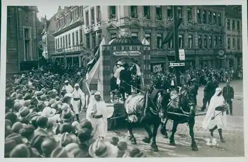 Foto Greiz in Thüringen, Schützenfest, Festwagen Hotel des Pyramides, Geschäfte