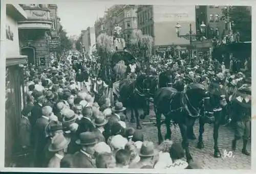 Foto Greiz in Thüringen, Schützenfest, Festwagen, Bierfass, Bäckerei