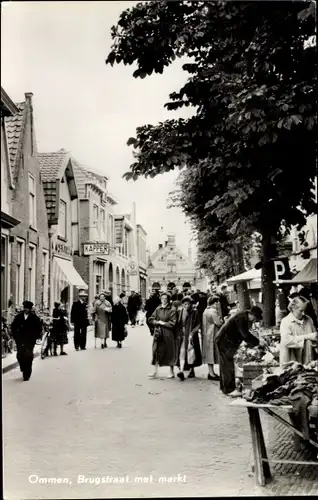 Ak Ommen Overijssel Niederlande, Brugstraat met straat