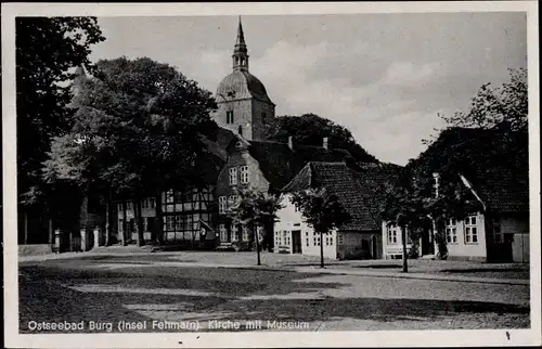 Ak Burg auf der Insel Fehmarn, Platz mit Kirche und Museum