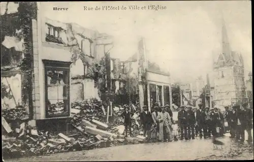 Ak Herve Wallonien Lüttich, Rue de l'Hotel de Ville et l'Eglise, Ruinen, Kriegszerstörung I. WK