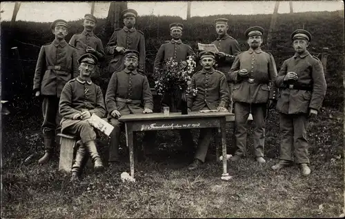 Foto Ak Frankreich, Deutsche Soldaten in Uniformen, I WK, Kaiserreich