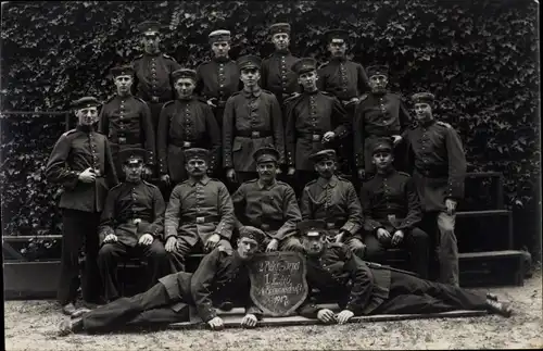 Foto Ak Deutsche Soldaten in Uniformen, 2. Rekruten Depot I. E. 40 1. Korp. 1917, I WK, Kaiserreich