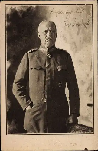 Ak General Erich Friedrich Wilhelm Ludendorff, Standportrait, Schwesternspende